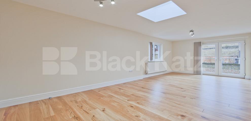 			NEW INSTRUCTION, 2 Bedroom, 1 bath, 1 reception Penthouse			 Metro Apartments Lewisham High Street , Lewisham 